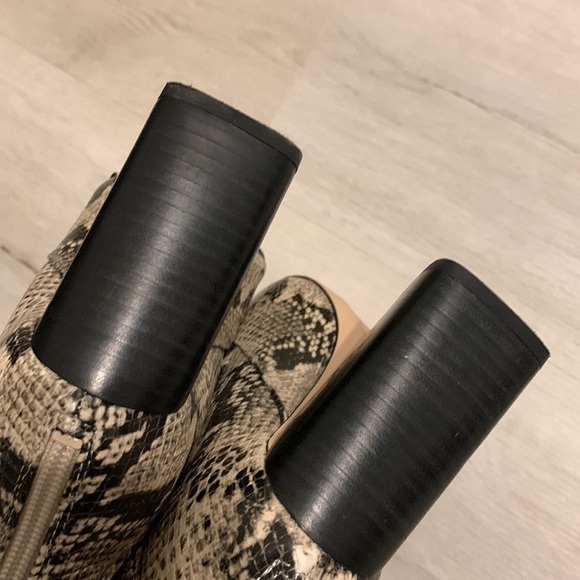 Franco Sarto Kortney Block Heel Stretch Ankle‎ Booties. Size 8 M snake print - Picture 6 of 9